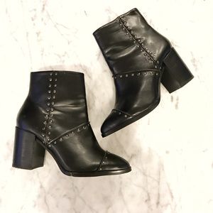 •Report• VLeather Black Studded Booties